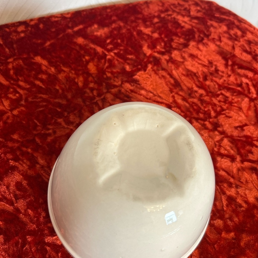Vintage Cream Ceramic Mixing Bowl - Picture 4 of 4